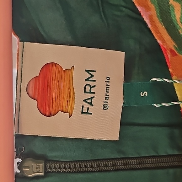 Farm Rio Pineapple puff sleeved - Picture 2 of 4